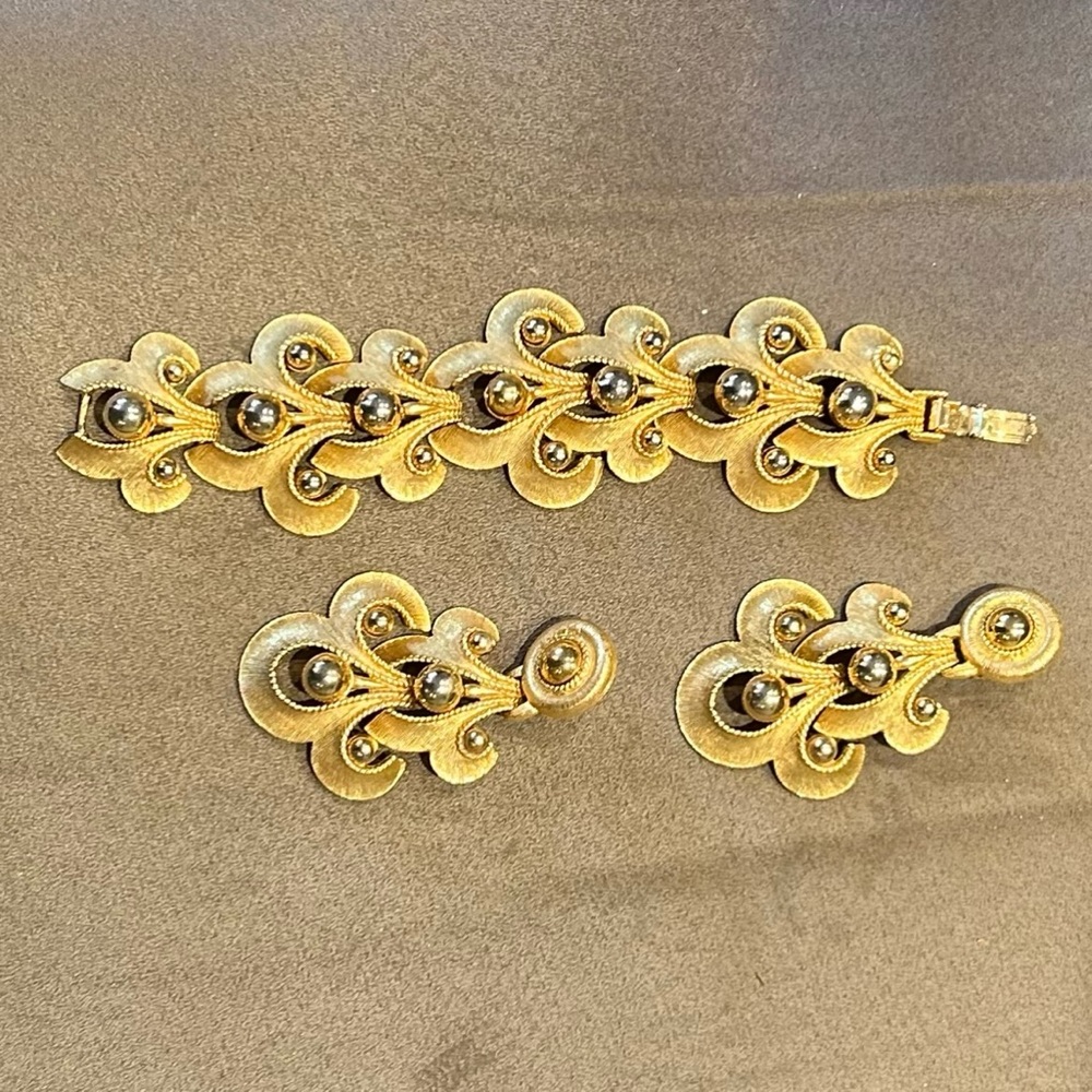 Elegant Gold Bracelet Set
